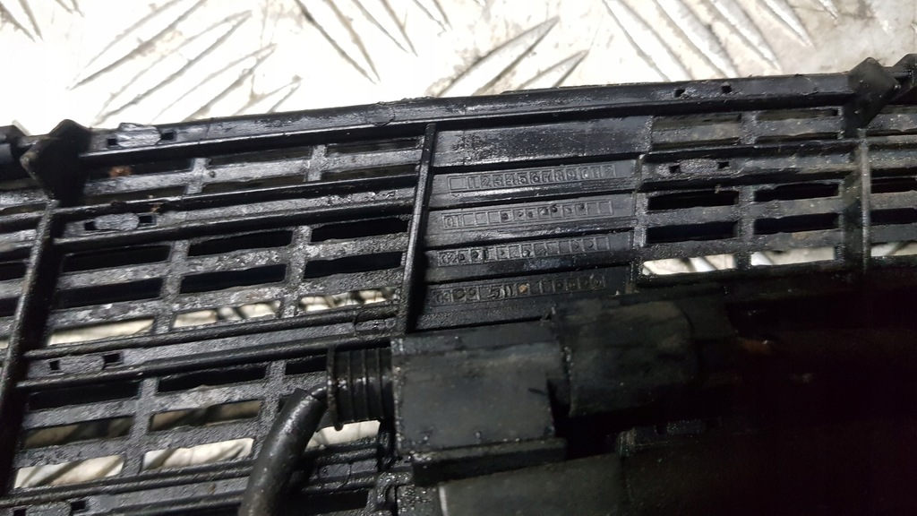 фото №13, Mercedes w203 впуск повітря капот 189