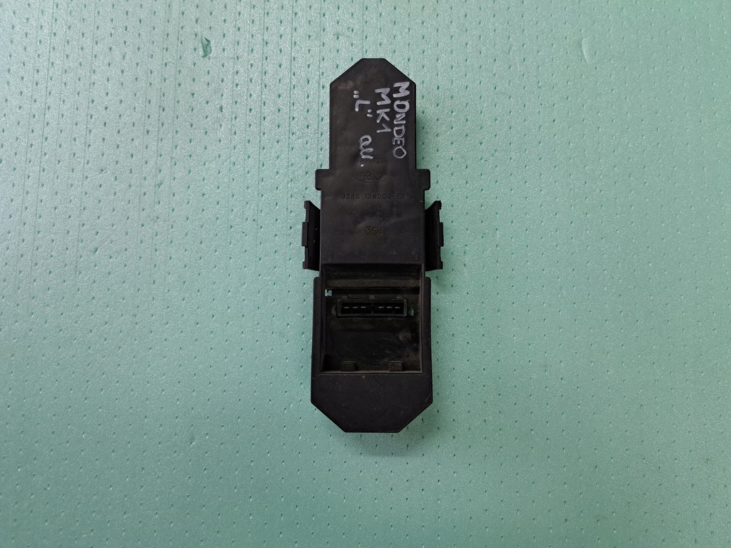 фото №1, Ford mondeo mk1 вкладиш лампи лівий задня