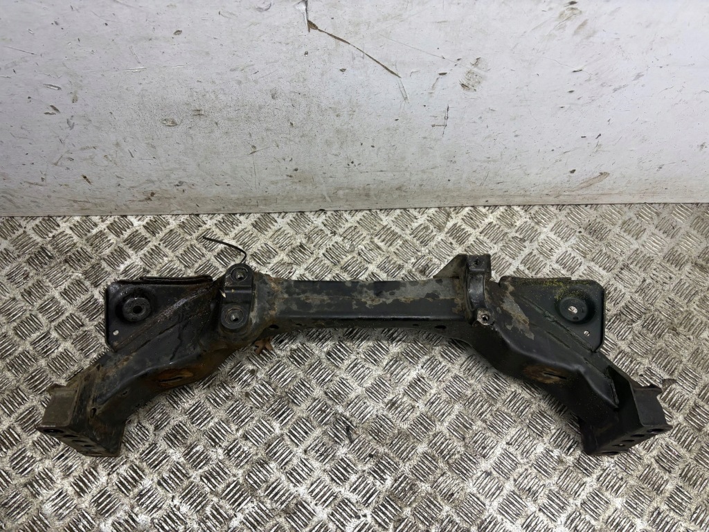 Купити Підрамник передні nissan 350z