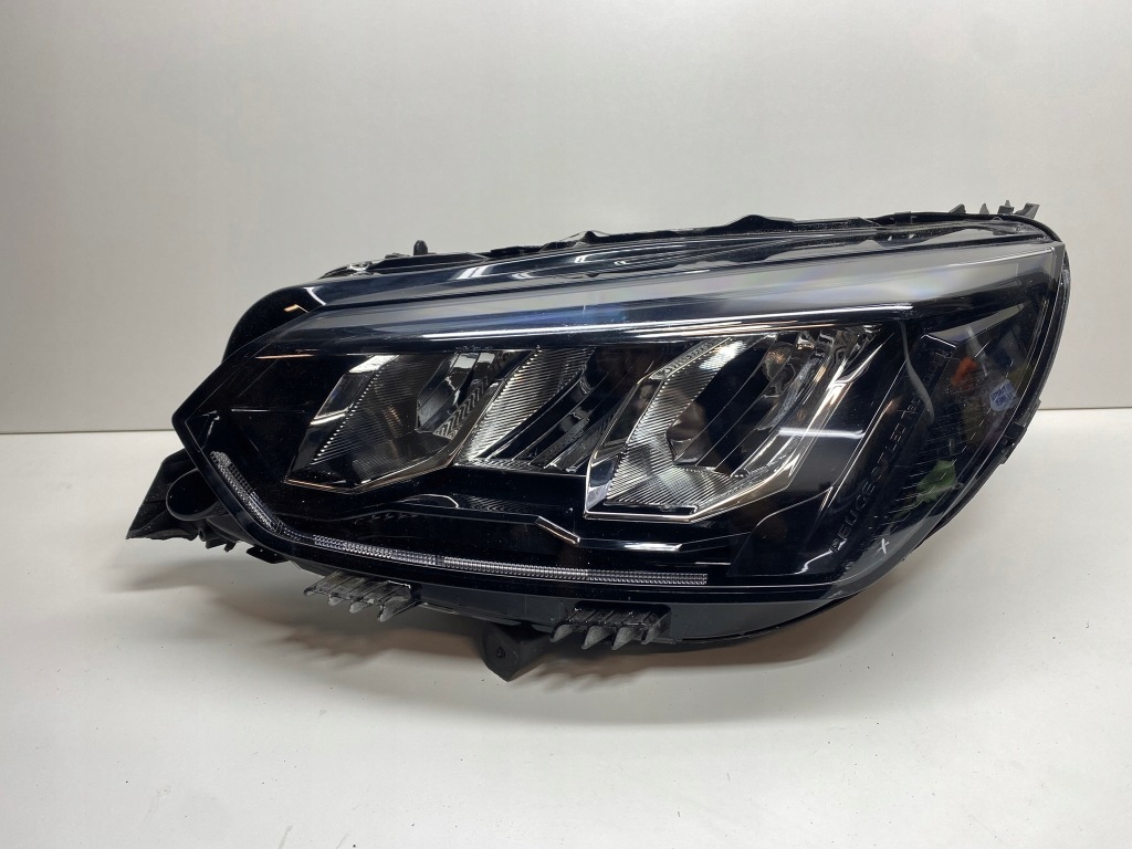 фото №1, Peugeot 208 ii лампа левая левый перед передняя led 9833036380