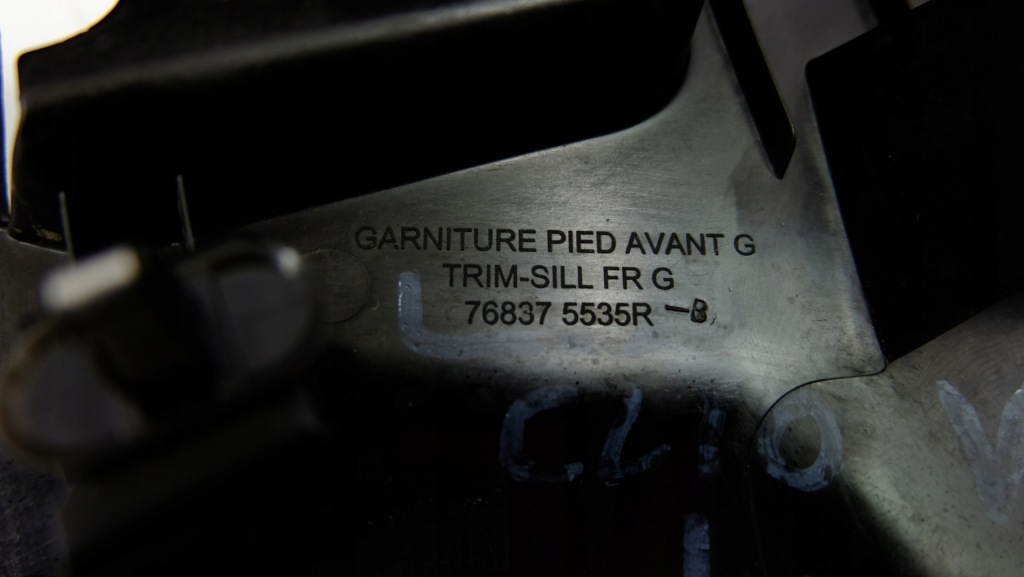 Renault clio v накладка порог левое  перед 768375535r Киев