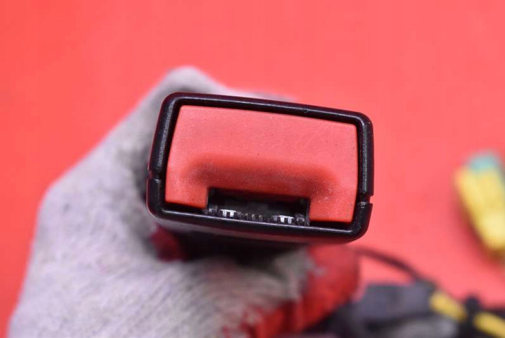 фото №7, Натягувач кліпса поперечина правий перед 3w0857756c bentley continental i gt 03-12