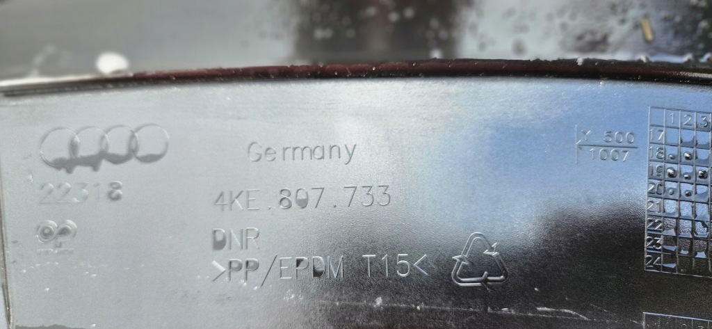 Спойлер dół бампера audi e-tron 4ke 2019- перед передний Оригинал