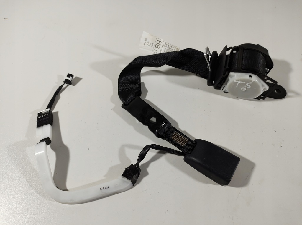 фото №11, Lexus is300h 13r pas безопасности задняя средний