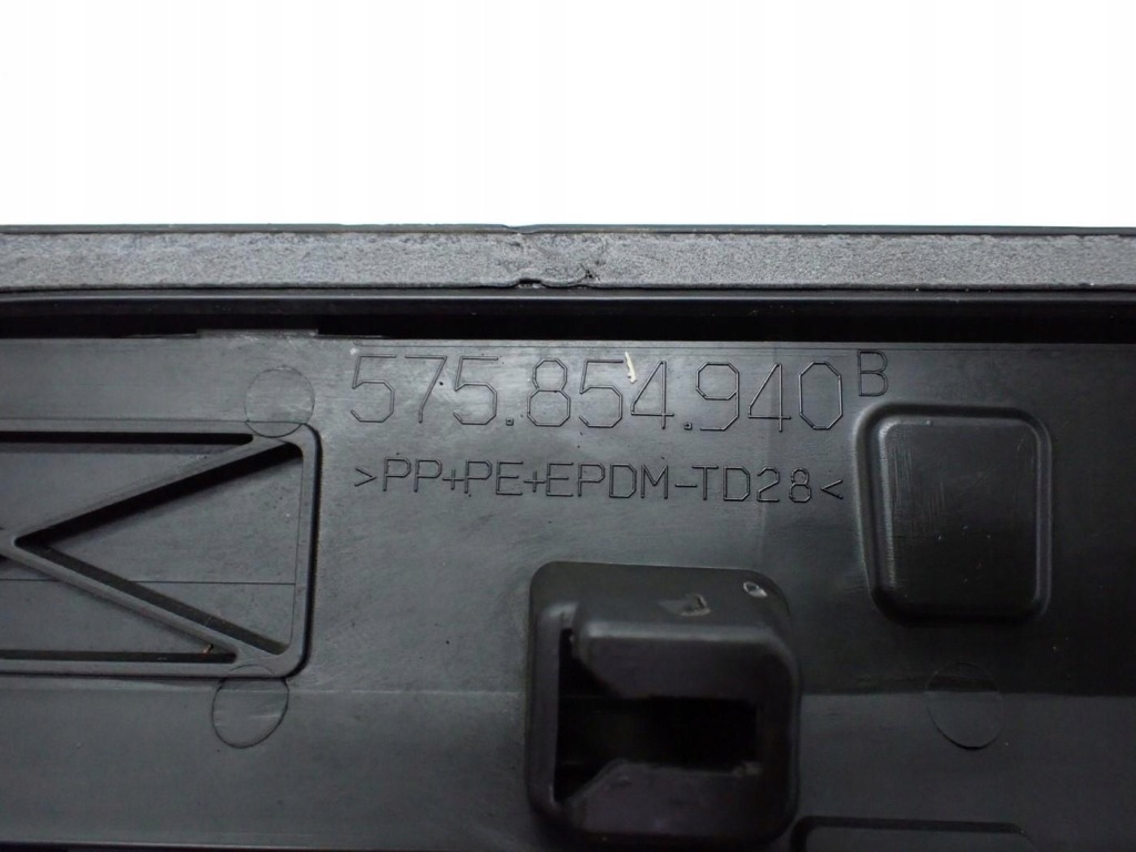 Молдинг защита дверь правый перед 575854940b 575854940 seat ateca 19r Цена