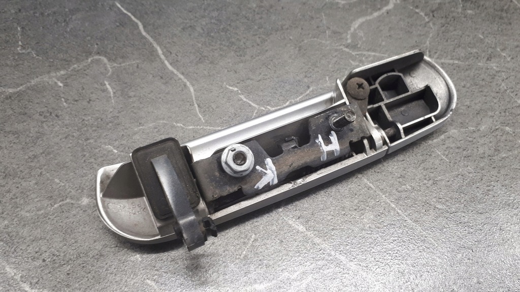 фото №7, Ручка крышки багажника mitsubishi colt