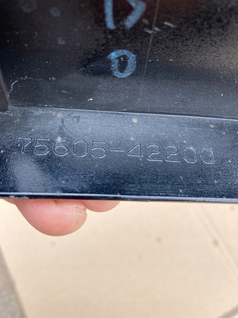 фото №13, Toyota rav4 v молдинг крила задня правий 75605-42200