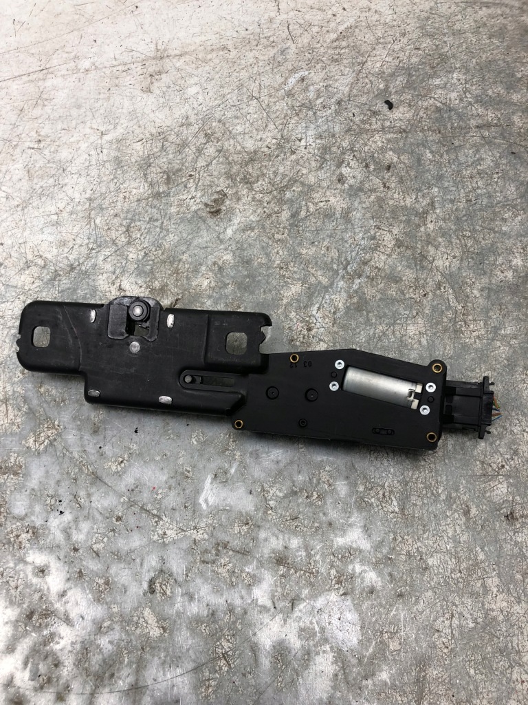 фото №5, Замок доводчик крышки audi q5 4f9827383e