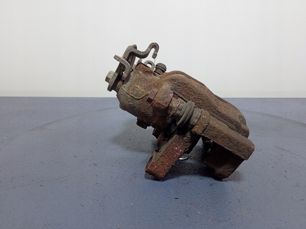 фото №4, S-max mk1 2.0 tdci 143 km суппорт задняя правый скоба