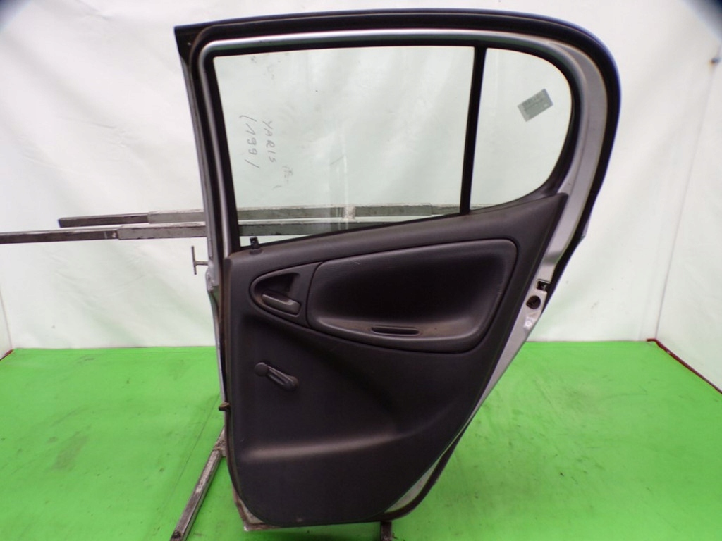 Toyota yaris 1 дверь правое  задний задняя лак 199 Киев
