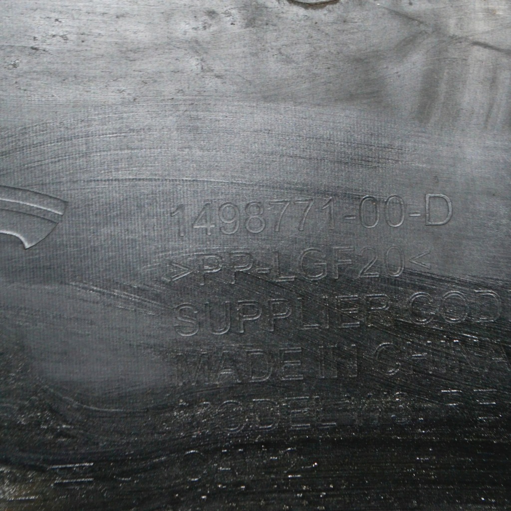 Tesla model 3 2021 накладка середня підвіска Недорого