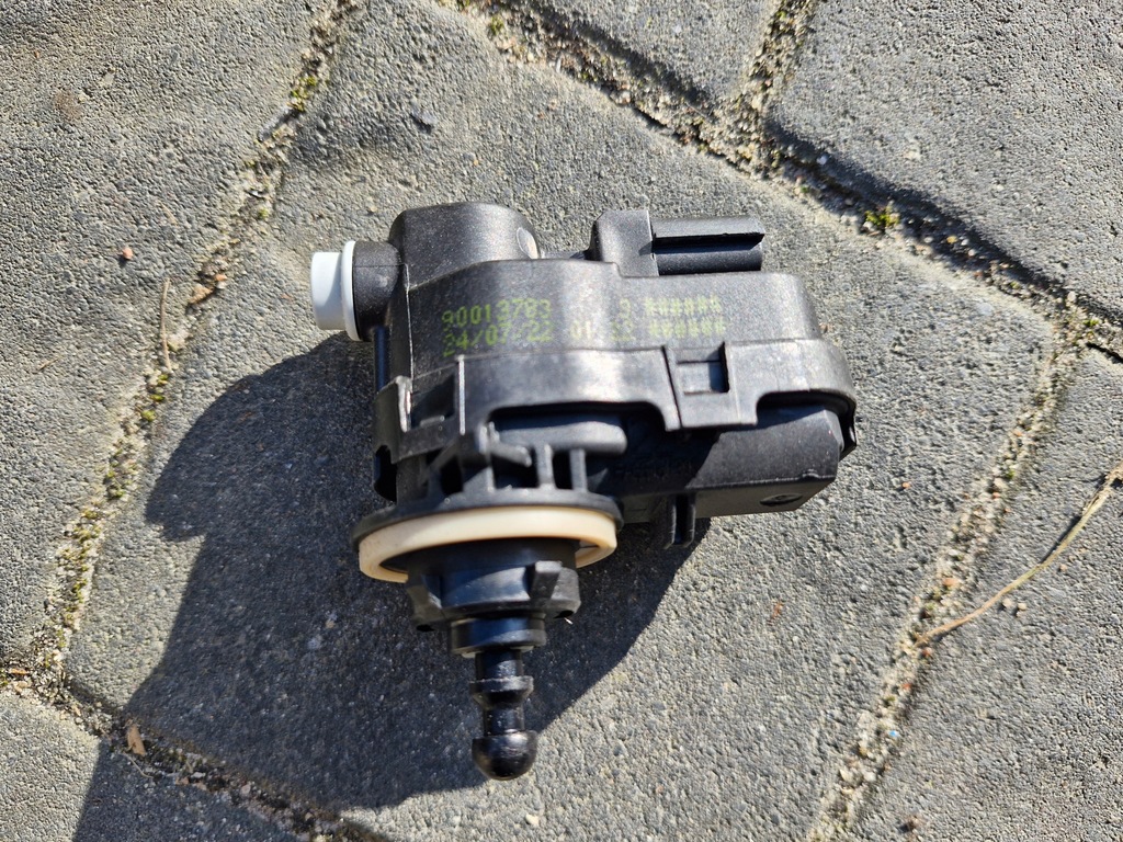 фото №1, Toyota yaris iv моторчик лампы оригинал