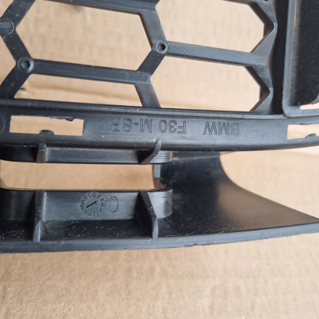 Решётка бампера средняя нижняя mpakiet m-pakiet bmw 3 f30 f31 8068124 Недорого
