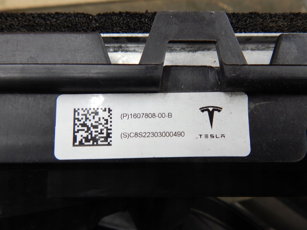 Tesla model y / model 3 рестайлінг  радіатор вентилятор корпус 1607808-00-b оригінал Ціна