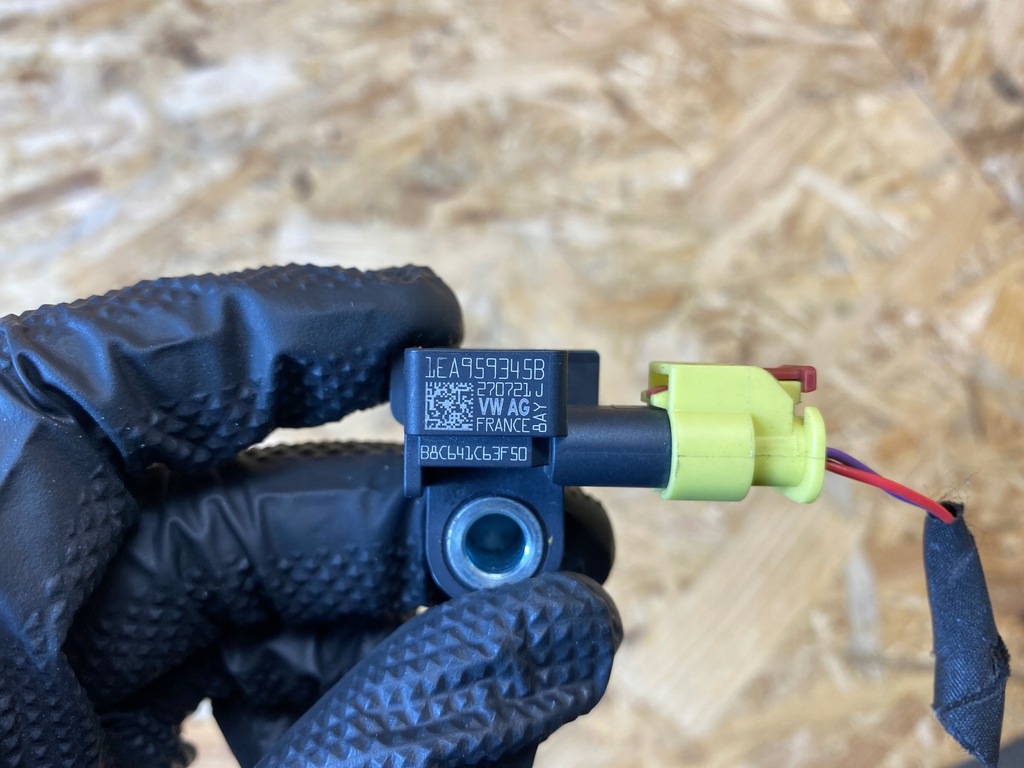 фото №9, Датчик удара штекер vw id.3 id.4 id3 id4 1ea959345b