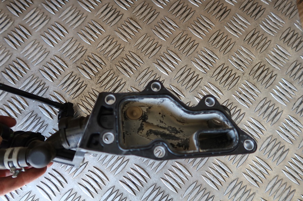 фото №8, Корпус термостата шланги clio iv 10608635r