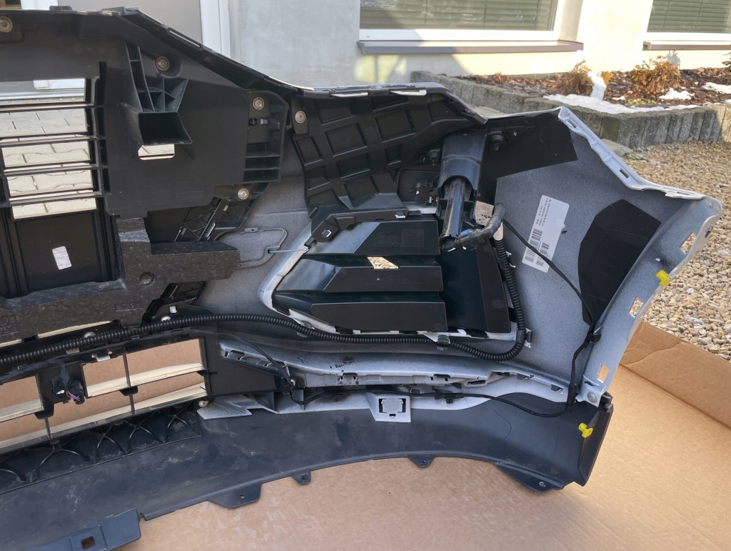 Бампер audi q3 рестайлинг  83a w цвет ls9r pdcx4 bez покраска ideał Доставка