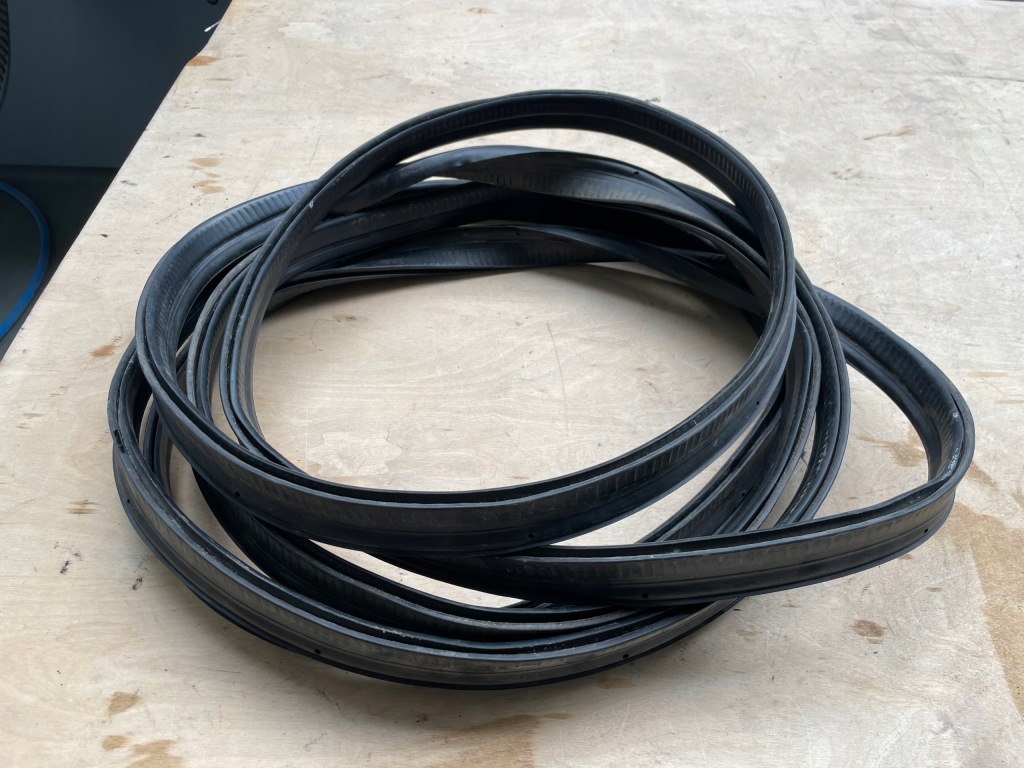 фото №1, Прокладка дверь задняя кузов mercedes sprinter 910 h2 высокий