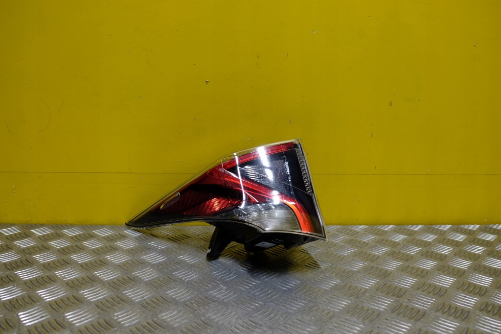 фото №1, Toyota prius 2015- лампа задняя левая usa