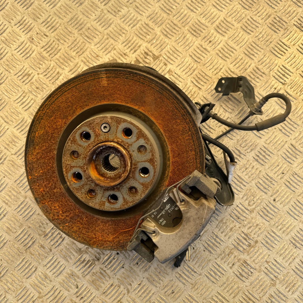 фото №1, Поворотний кулак комплектна задня ліва alfa romeo giulia 2.2 d 2017 rok