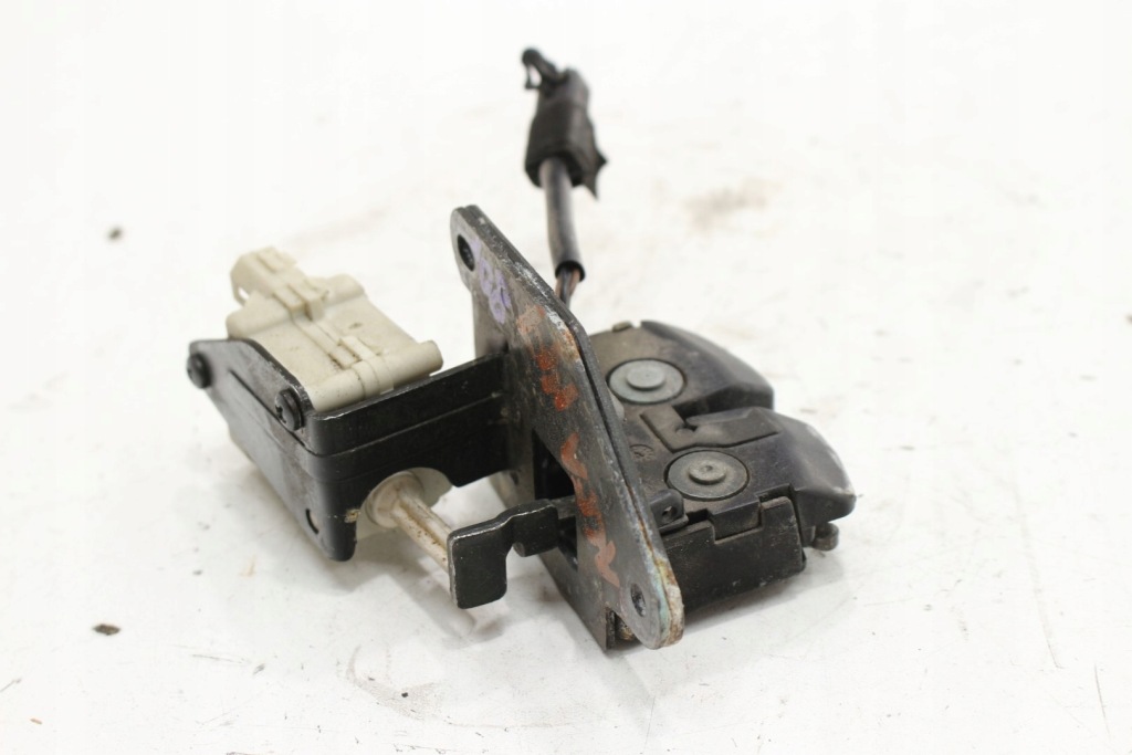 Замок крышки задний  alfa romeo 147 Киев