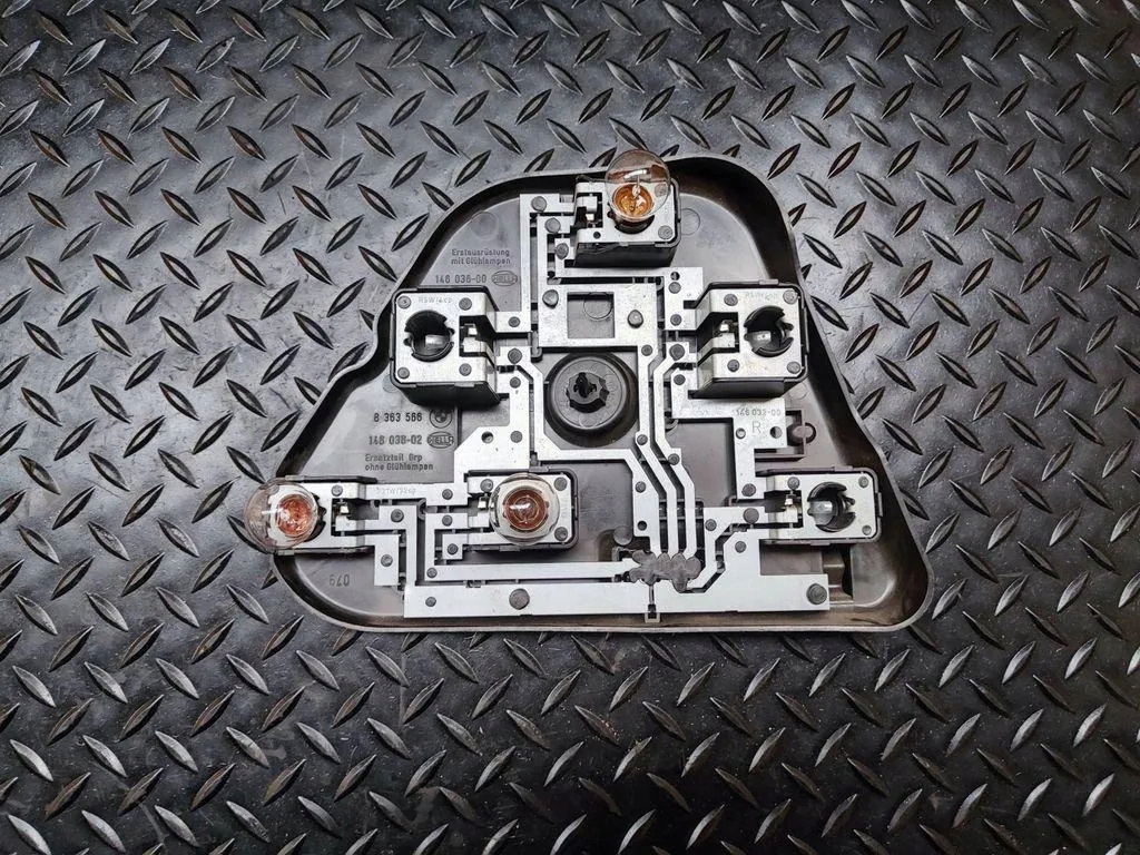 Контакты задний фонари bmw 5 e39 8363566 2.5l бензиновый 210kw 1999 Недорого