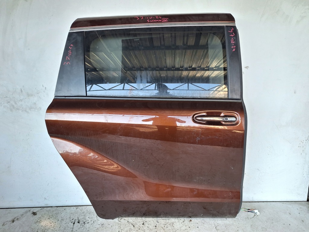 фото №1, Toyota sienna iv 2022- дверь правый задняя 4u3