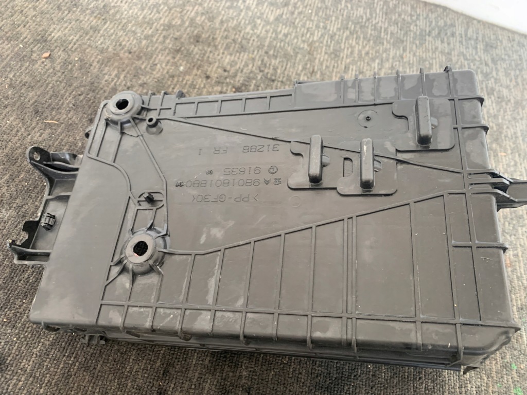 Opel crossland x 1.2 thp корпус основание аккумулятор оригинал европа в Украине