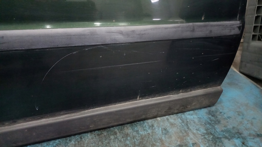 Дверь правое  перед vw passat b5 97r седан Доставка