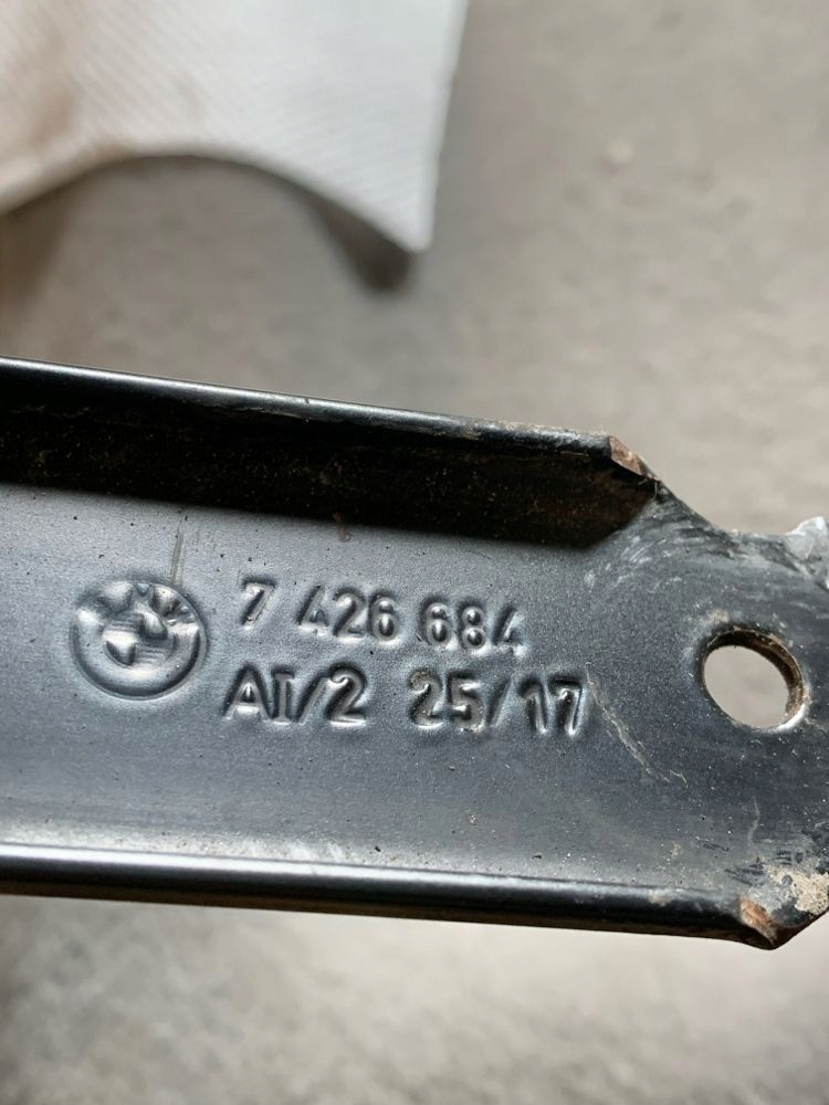 Кронштейн бака пального bmw 1 f20 f21 7426684 Зі Шроту