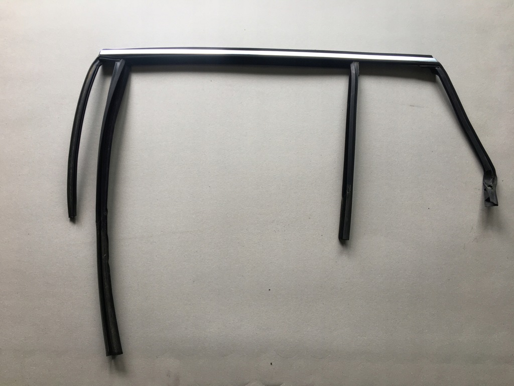 фото №1, Volvo v60 13- прокладка рамка двері лівий задня хром