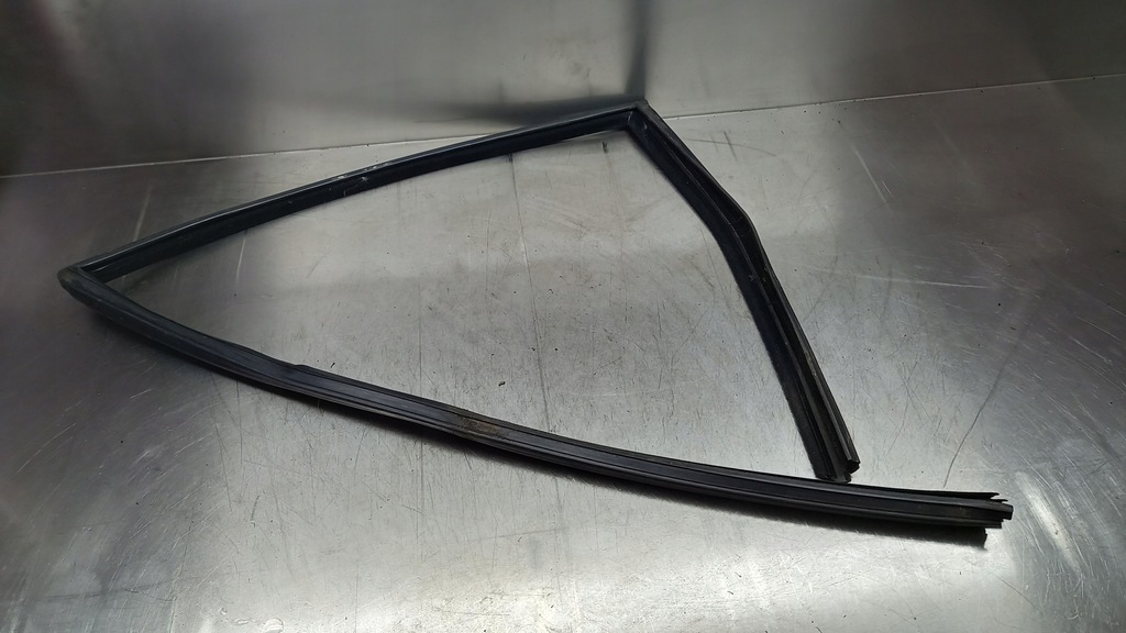 фото №1, Прокладка двері лівий задня volvo xc70 ii v70 iii