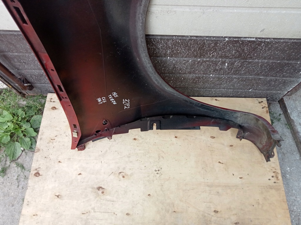 Крыло  левое  перед передний 195 renault clio 3 teb76 красный Доставка