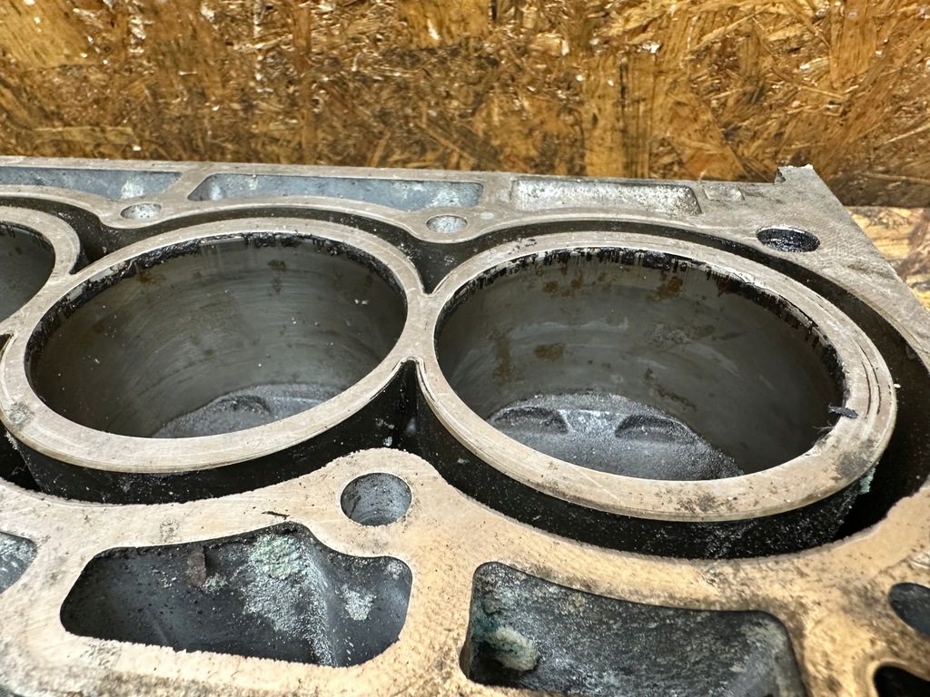 фото №11, Блок двигуна dół wał поршні renault dacia 1.6 sce h4m h4md738