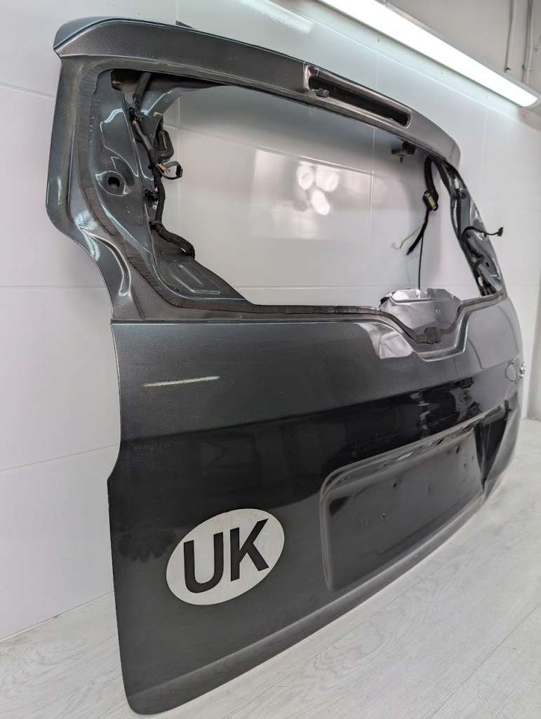 Крышка багажника багажника peugeot 5008 01833 Цена