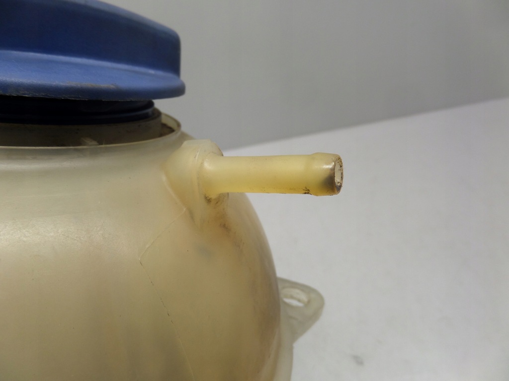 фото №10, Бачок расширительный жидкость audi a3 8l 1.8 t agu 1j0121407