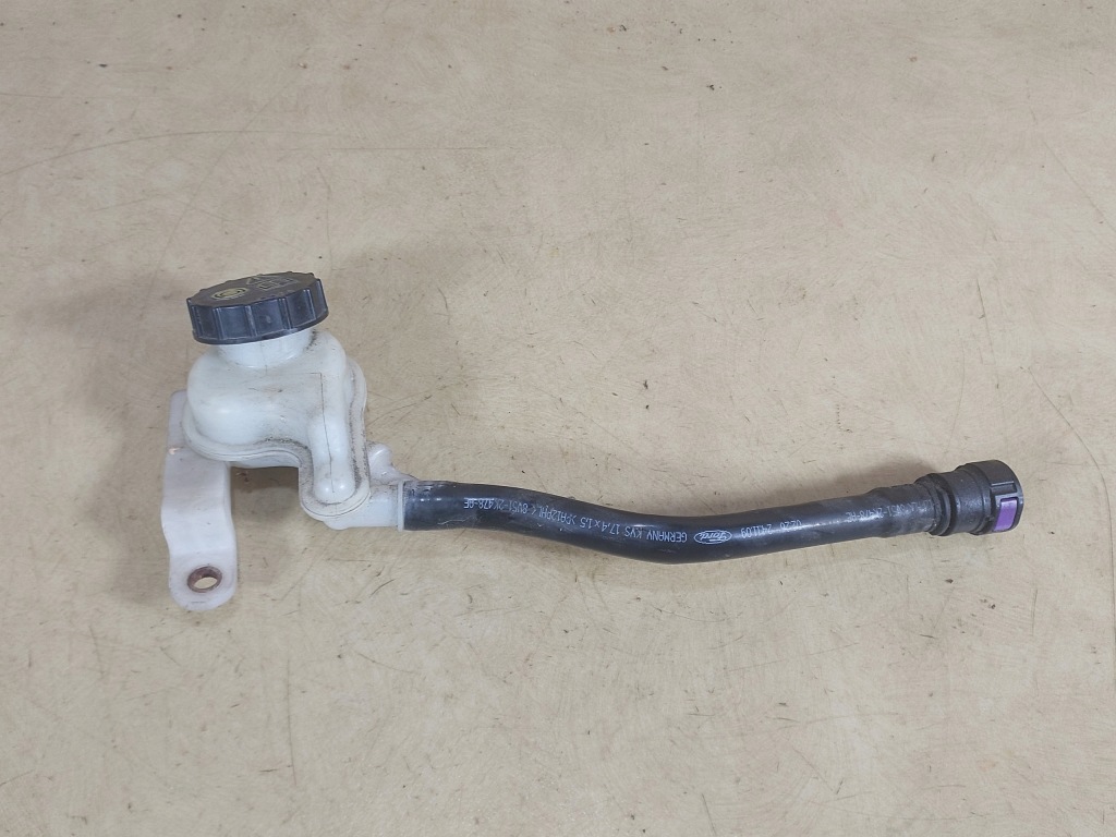 Купить Fiesta mk7 бачок жидкость тормозной