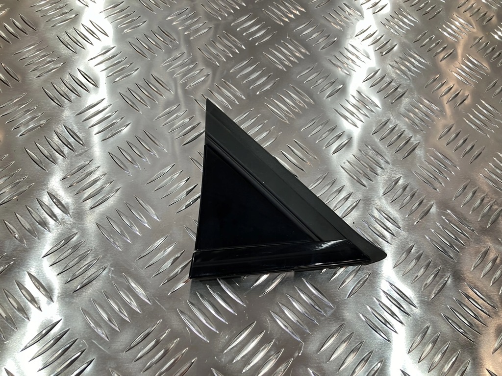 фото №1, Треугольник дверь заглушка молдинг левая volvo ec40 c40