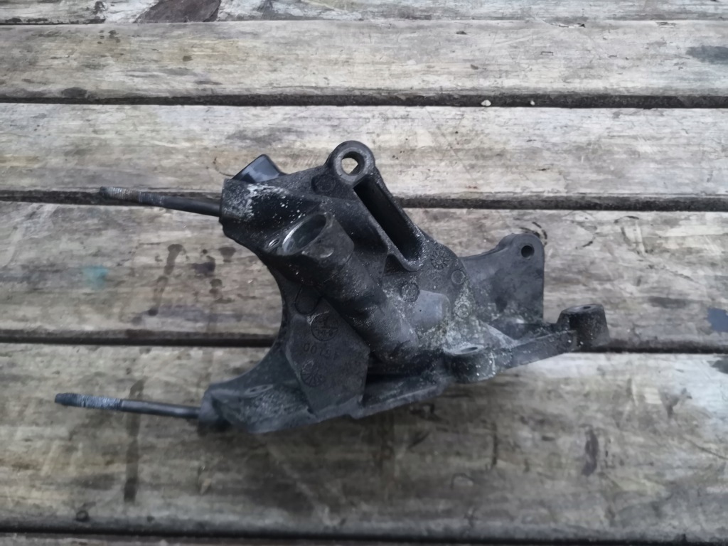 Купити Кронштейн компресора насос води avensis t29 mini r60 n47 8512444