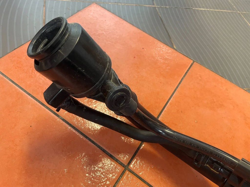 фото №3, Hyundai tucson ii труба заливна горловина пального 1.6 gdi 31030-d7000