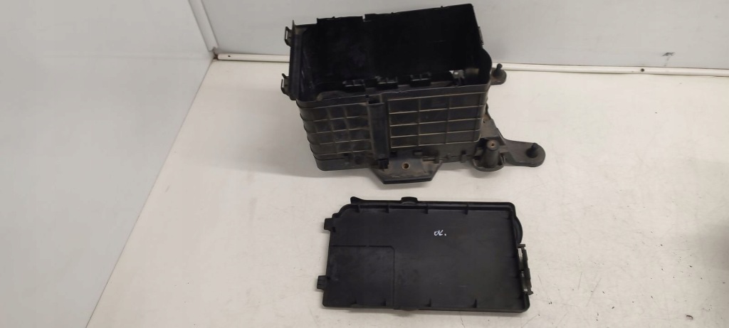 фото №7, Корпус основание аккумулятор vw touran 1,9 tdi