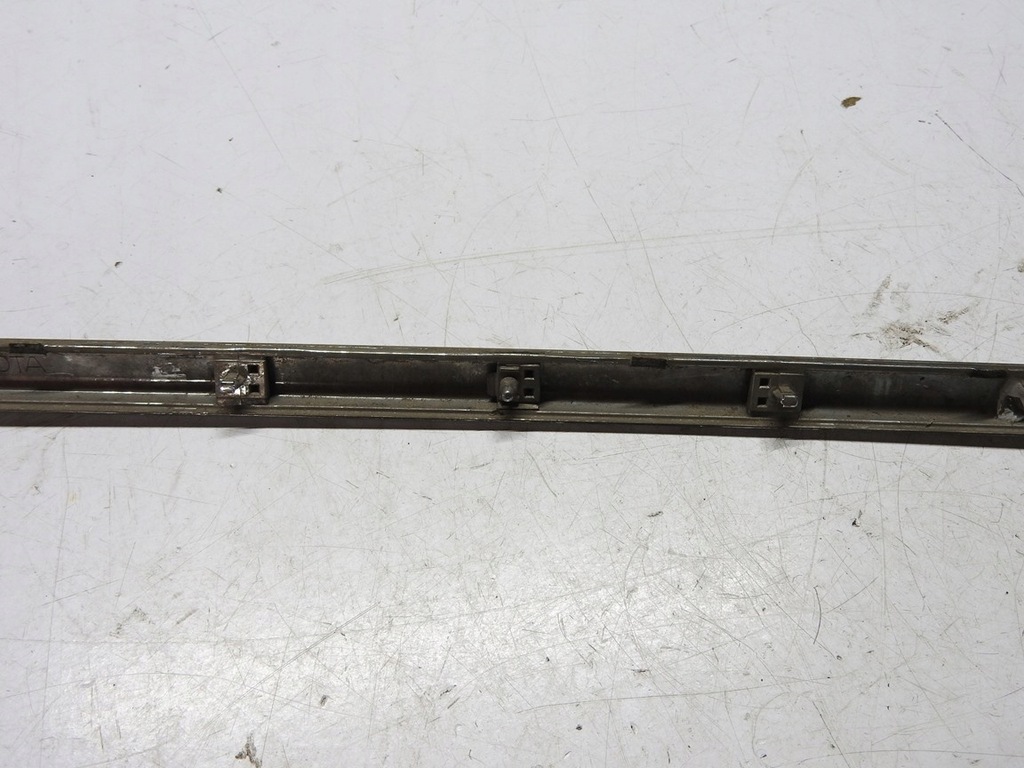 фото №9, Toyota previa ii 00-05 накладка молдинг крышки багажника задняя 75813-28020