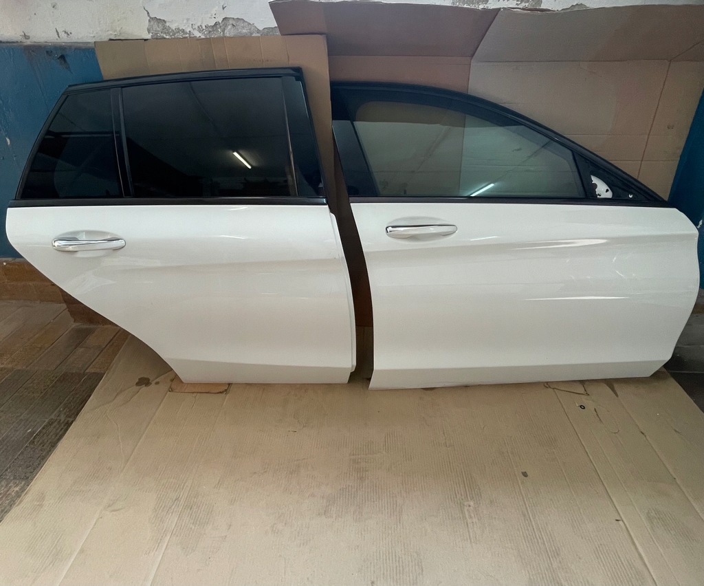 фото №1, Mercedes c klasa w205 дверь правое перед задняя