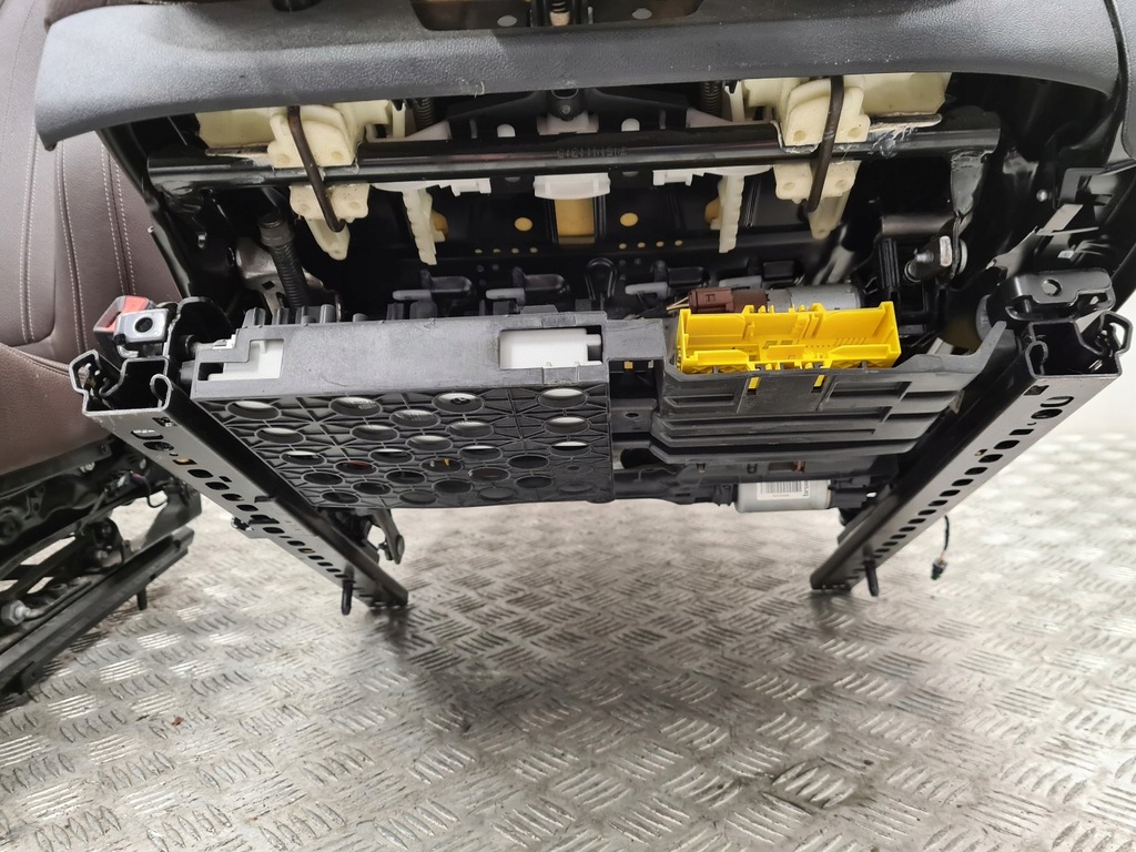 фото №7, Bmw x5 f15 обивка сиденья заднее сиденье обшивки туннель кожа air bag