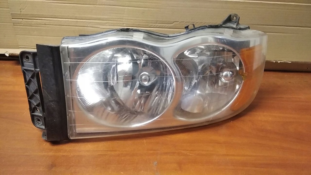 фото №1, Dodge ram 02-06 лампа передняя правая