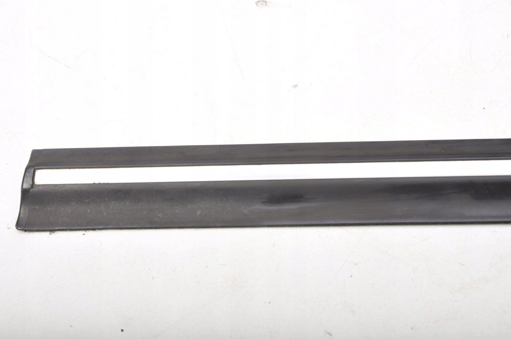 фото №2, Mercedes w172 r172 молдинг стекло подоконная задняя