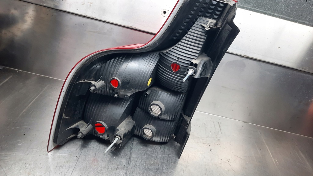 фото №7, Лампа задняя задняя правая volvo xc90 lift 07-11r повреждённая