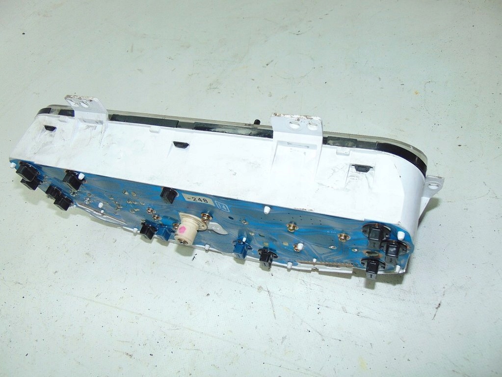 фото №10, Mazda demio 1.3 99r счетчик приборы przeb. 200350km