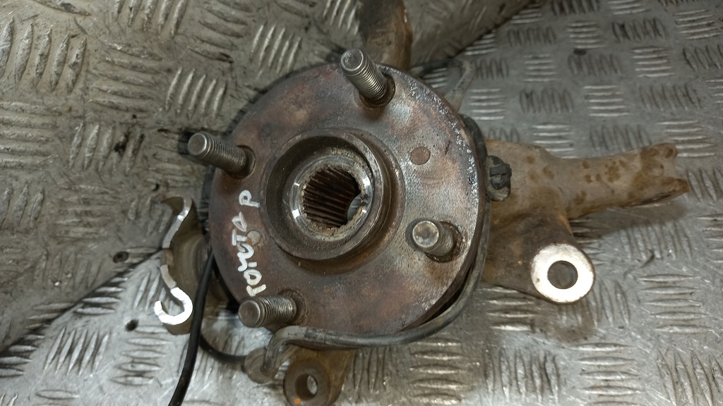 фото №1, Поворотный кулак ступица левый перед abs toyota corolla e15