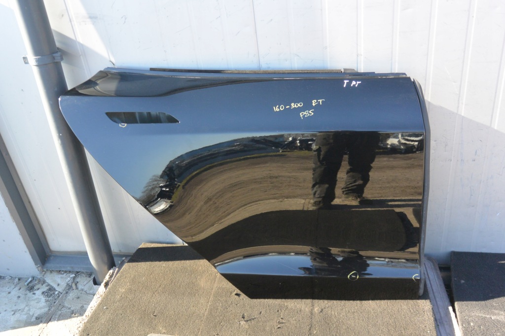 Купить Tesla model s дверь правое  задняя чёрные 13-16